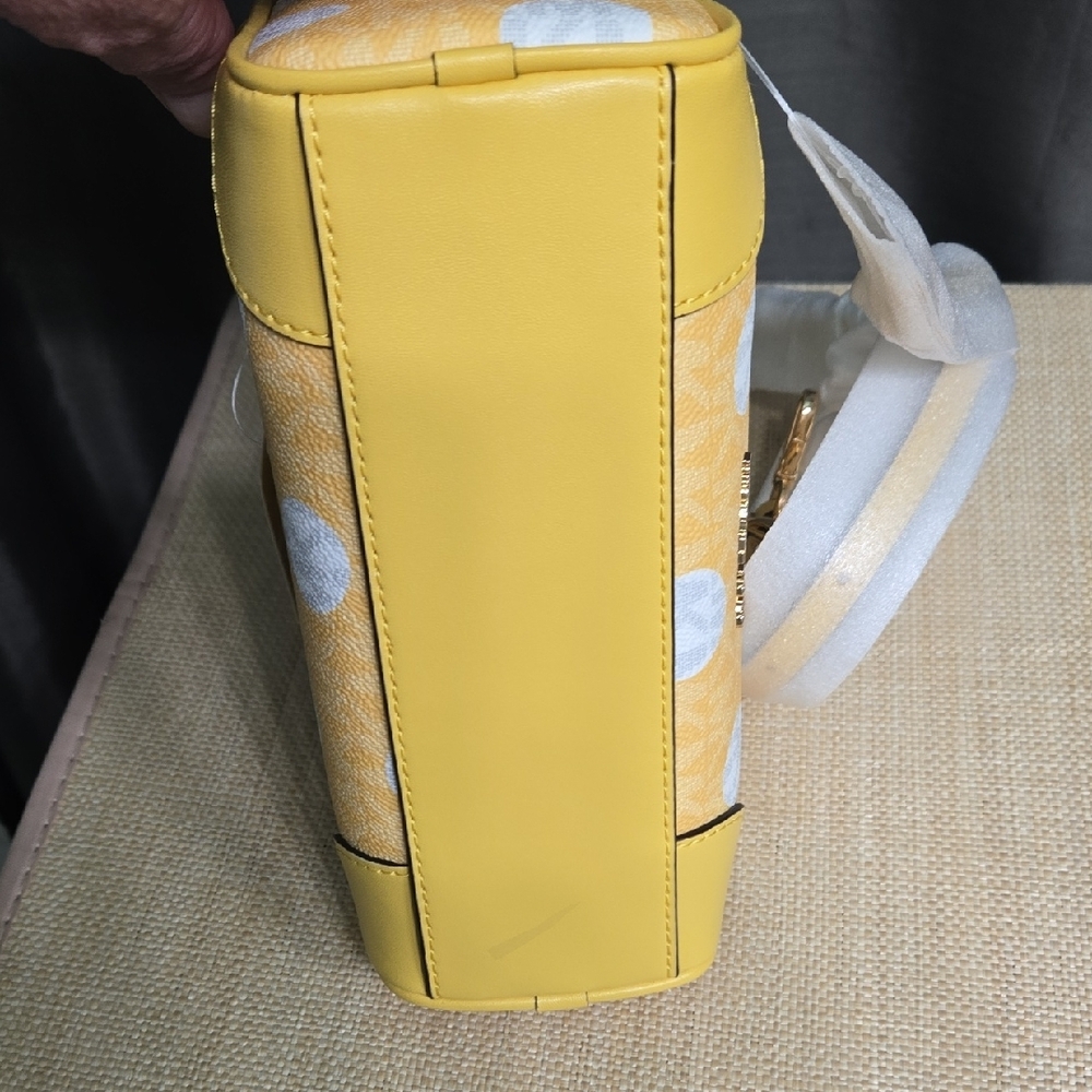 Michael Kors Yellow and White Satchel with Leather Trim - Picture 4 of 9